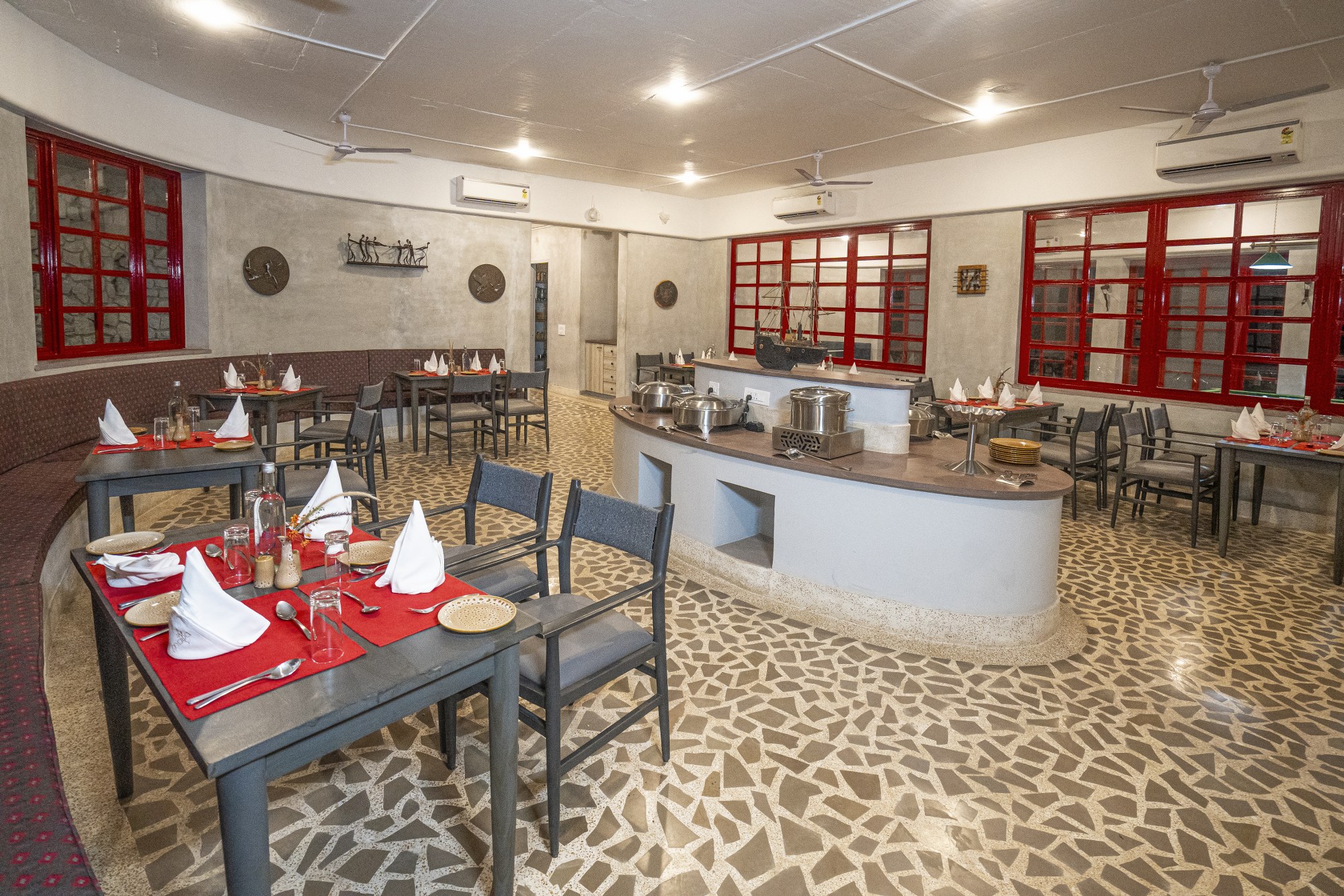 Restaurant (2)_2000x1333